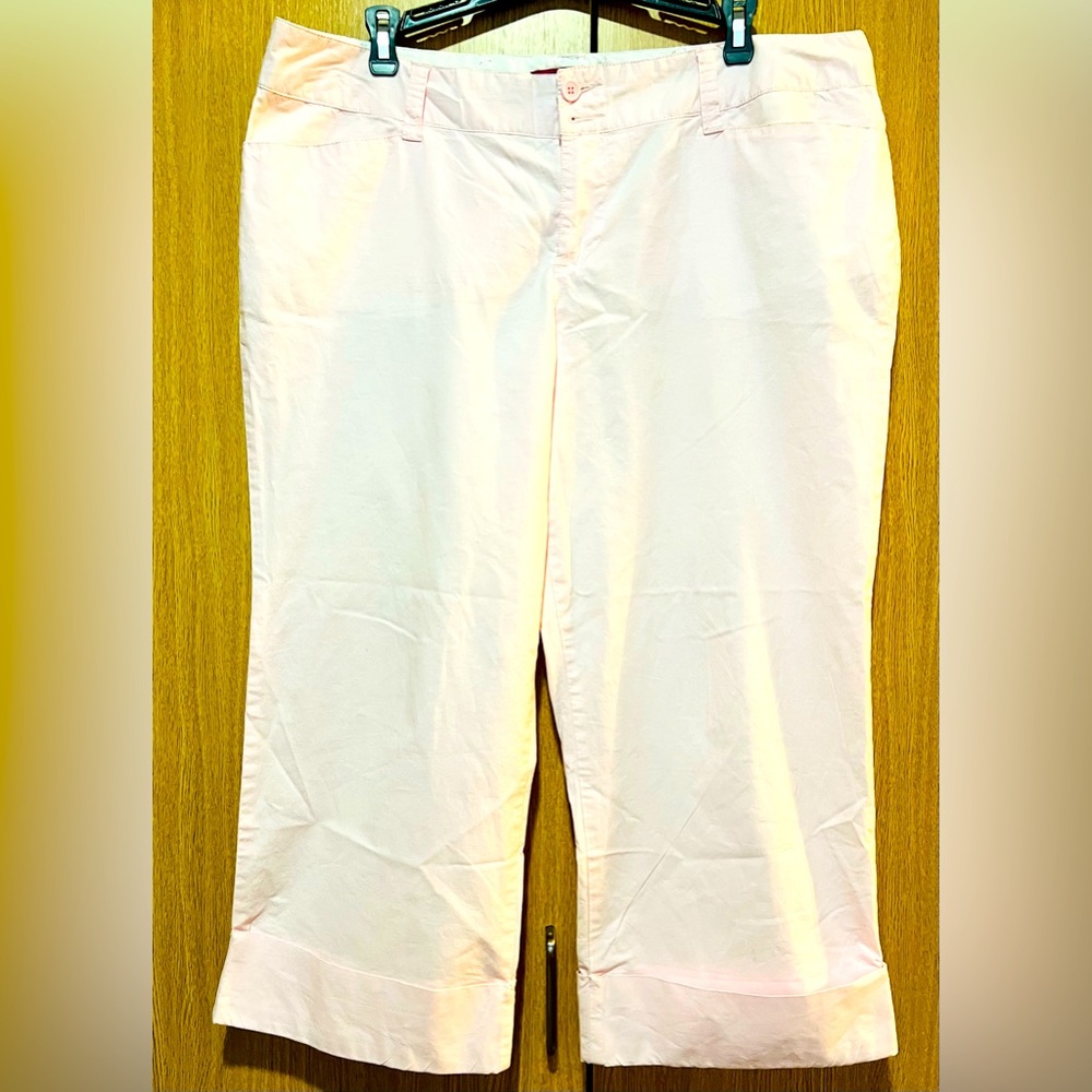 Women's SO Stretch Capri PantsSize 17 Very Confortable Cotton baby Pink.